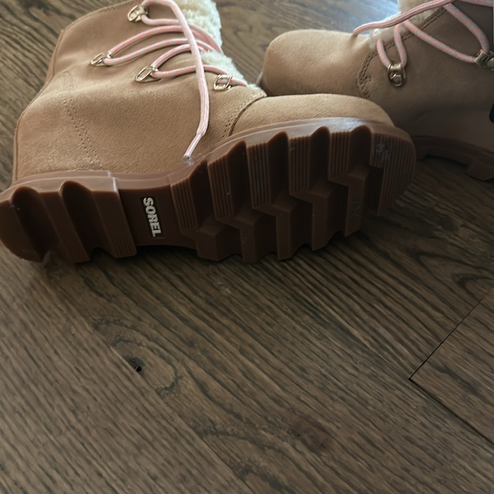 Sorel boots - Picture 3 of 4